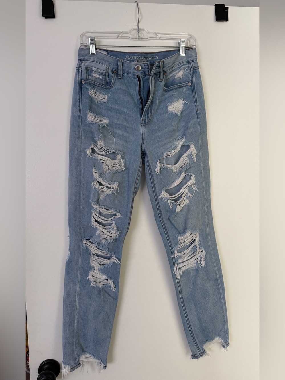 American Eagle | 2 | Light Blue Ripped Mom Jeans